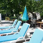 Ξενοδοχείο με διαμερίσματα Parla 4*