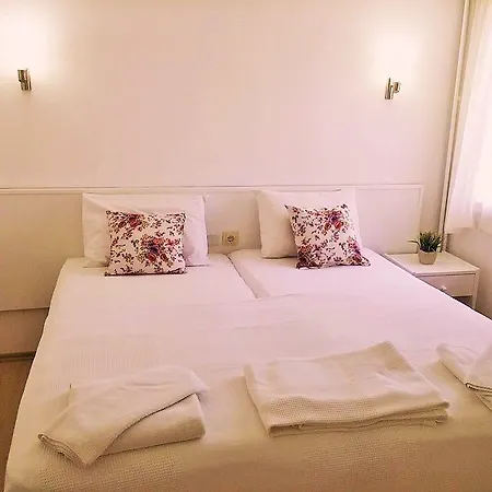 Aparthotel Parla 4*