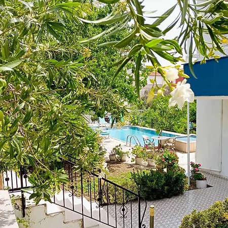 Aparthotel Parla 4*
