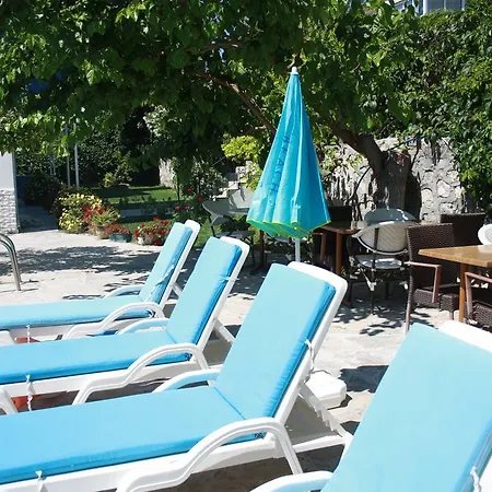 Ξενοδοχείο με διαμερίσματα Parla 4*
