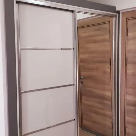 Ξενοδοχείο με διαμερίσματα Parla 4*
