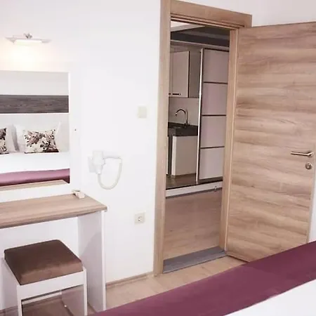 Parla Lägenhetshotell 4*